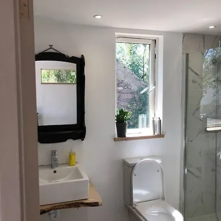 Lough Hyne Guest house *